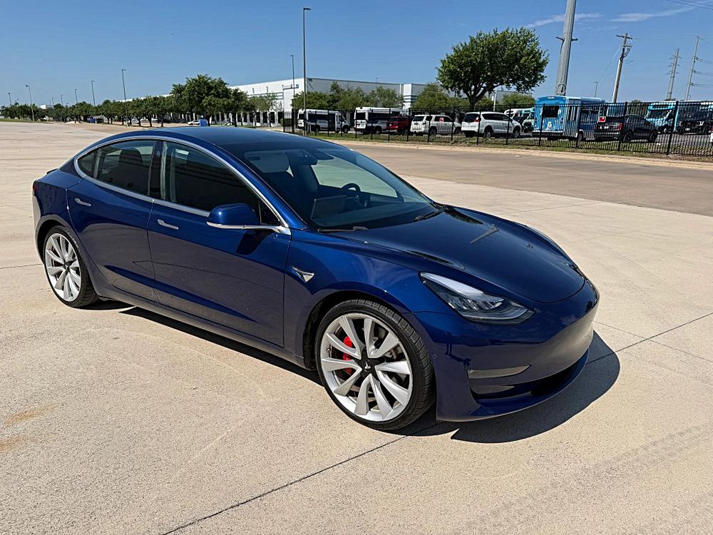 tesla model 3 2018 5YJ3E1EB8JF084084 image tesla model 3 2018 5YJ3E1EB8JF084084 image